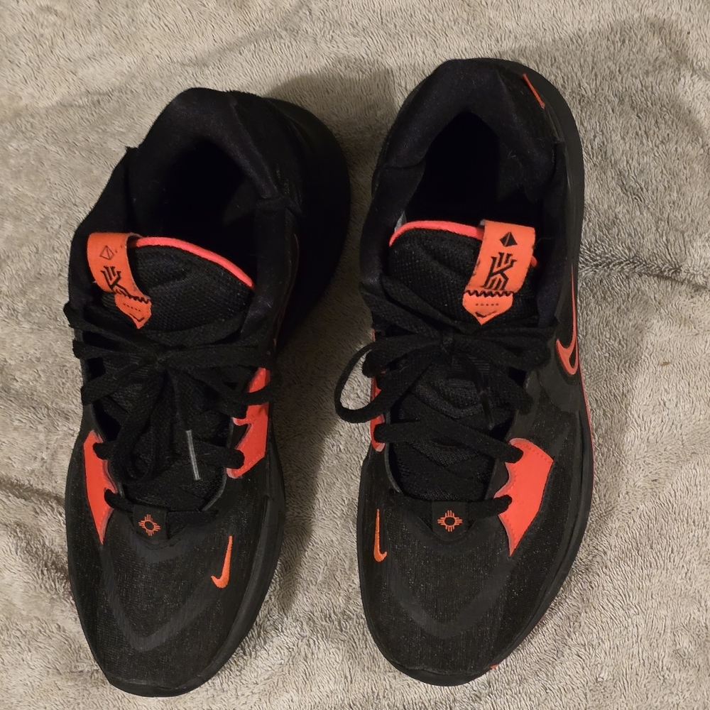 Nike Kylie 5 Basket Ball Shoes Size 7.5 mens or youth 7.5 womens 9